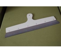 SCRAPER WITH WOODEN HANDLE-PLYWOOD TYA075