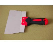 SCRAPER WITH PLASTIC HANDLE-DOUBLE COLOR BLACK AND RED