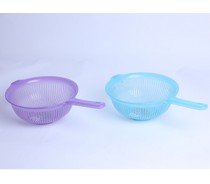LCH0028：plastic sifter with handle