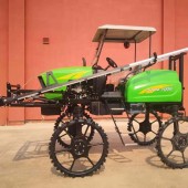 Self-propelled spray boom sprayer