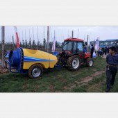 厂家货源农用拖拉牵引打药机 果园喷洒风送式1300L喷雾机