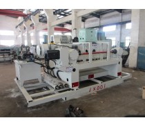 Plywood veneer peeling machine with iron cast body